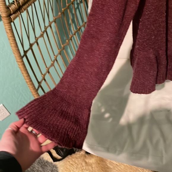 Burgundy flutter sweater - Picture 4 of 6